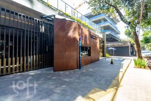 Image 14 - 867898