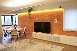 Image 1 - 867909