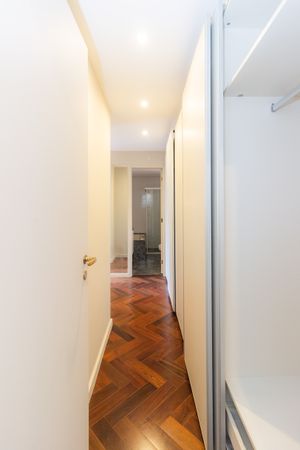 Image 23 - 867982