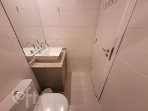 Image 10 - 868000