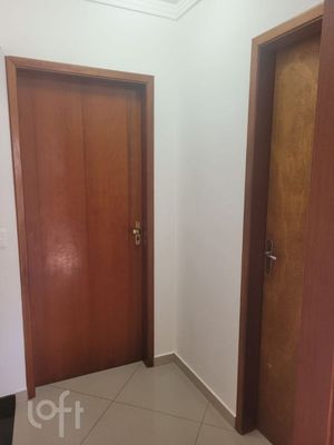Image 19 - 868015
