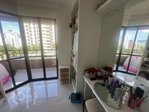 Image 19 - 868084