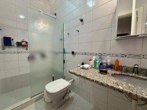 Image 18 - 868100