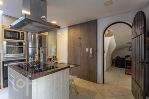 Image 29 - 868132