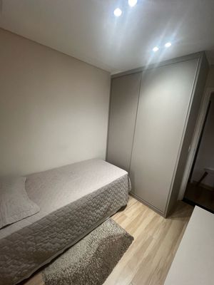 Image 19 - 868171