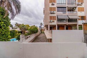Image 34 - 868204