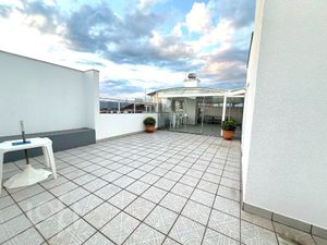 Image 42 - 868244