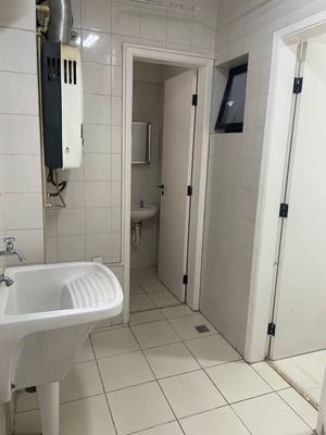 Image 19 - 868251