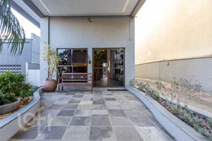 Image 14 - 868257