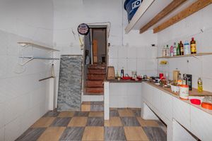 Image 39 - 868378