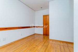 Image 4 - 868380
