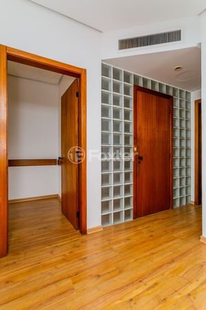Image 8 - 868380