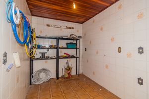 Image 40 - 868395