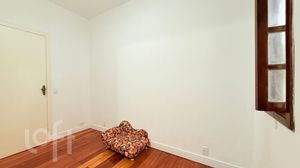 Image 20 - 868469