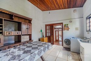 Image 36 - 868497