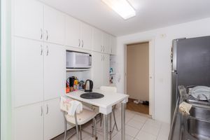 Image 17 - 868502