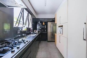 Image 10 - 868505