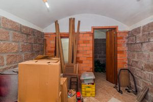 Image 37 - 868511
