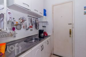 Image 21 - 868540