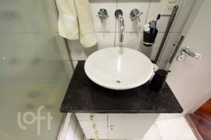 Image 17 - 868544