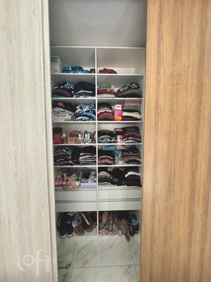 Image 19 - 868574