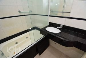 Image 11 - 868575