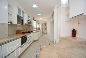 Image 19 - 868575