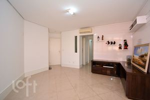 Image 24 - 868575