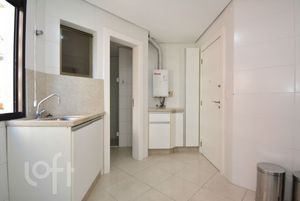 Image 21 - 868575