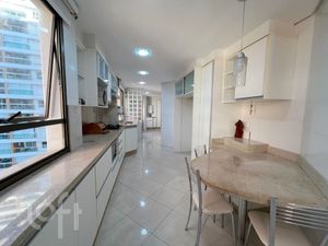 Image 32 - 868575