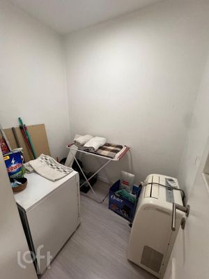 Image 23 - 868589