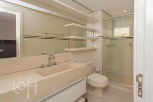 Image 19 - 868596