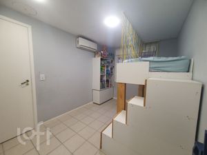 Image 17 - 868636