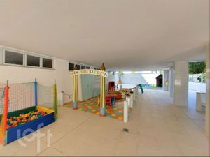 Image 21 - 868637