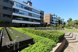Image 29 - 868649