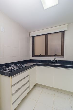 Image 28 - 868685