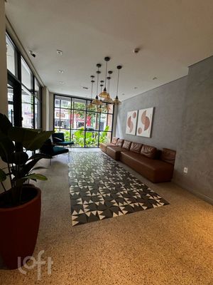 Image 33 - 868698