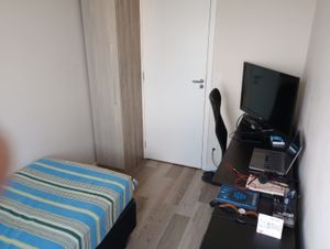 Image 19 - 868736