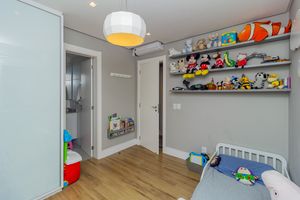 Image 18 - 868745
