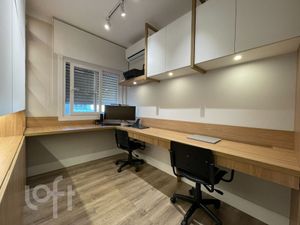 Image 17 - 868753