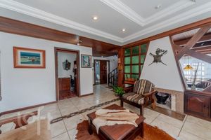 Image 10 - 868754