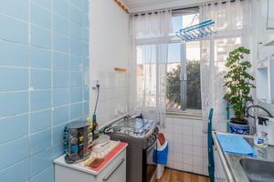 Image 21 - 868761
