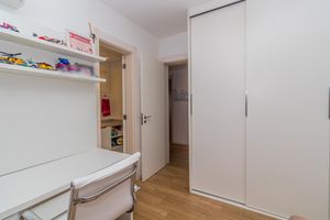 Image 19 - 868805
