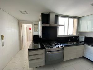 Image 10 - 868805