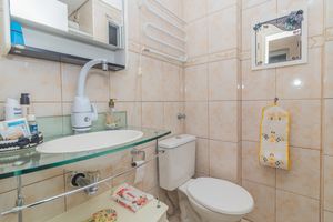 Image 11 - 868836