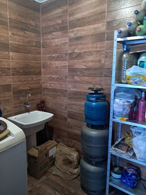Image 17 - 868850
