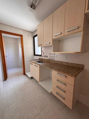 Image 10 - 868886