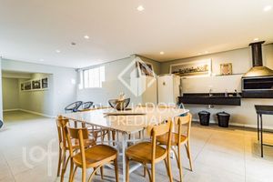 Image 17 - 868895