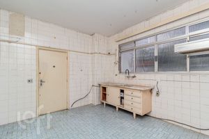 Image 43 - 868901