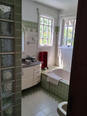 Image 17 - 868903